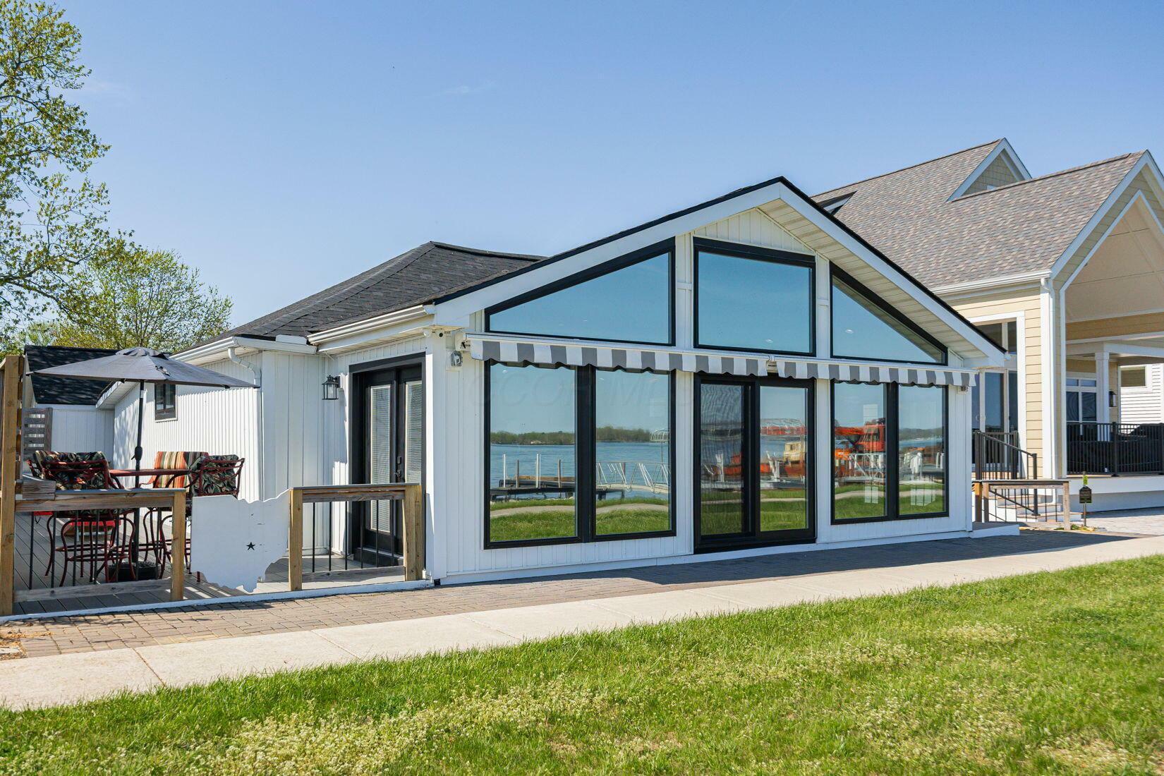 Property Photo: 4483 N Bank NE Road OH 43046