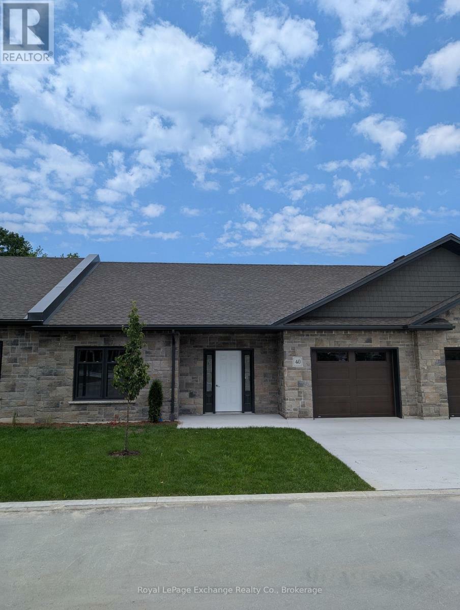 Property Photo: 1182 Queen Street 32 ON N2Z 1G4