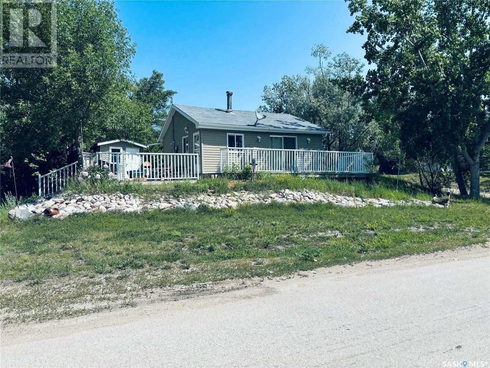 Property Photo: 502 Ashland Avenue SK S0G 4L0