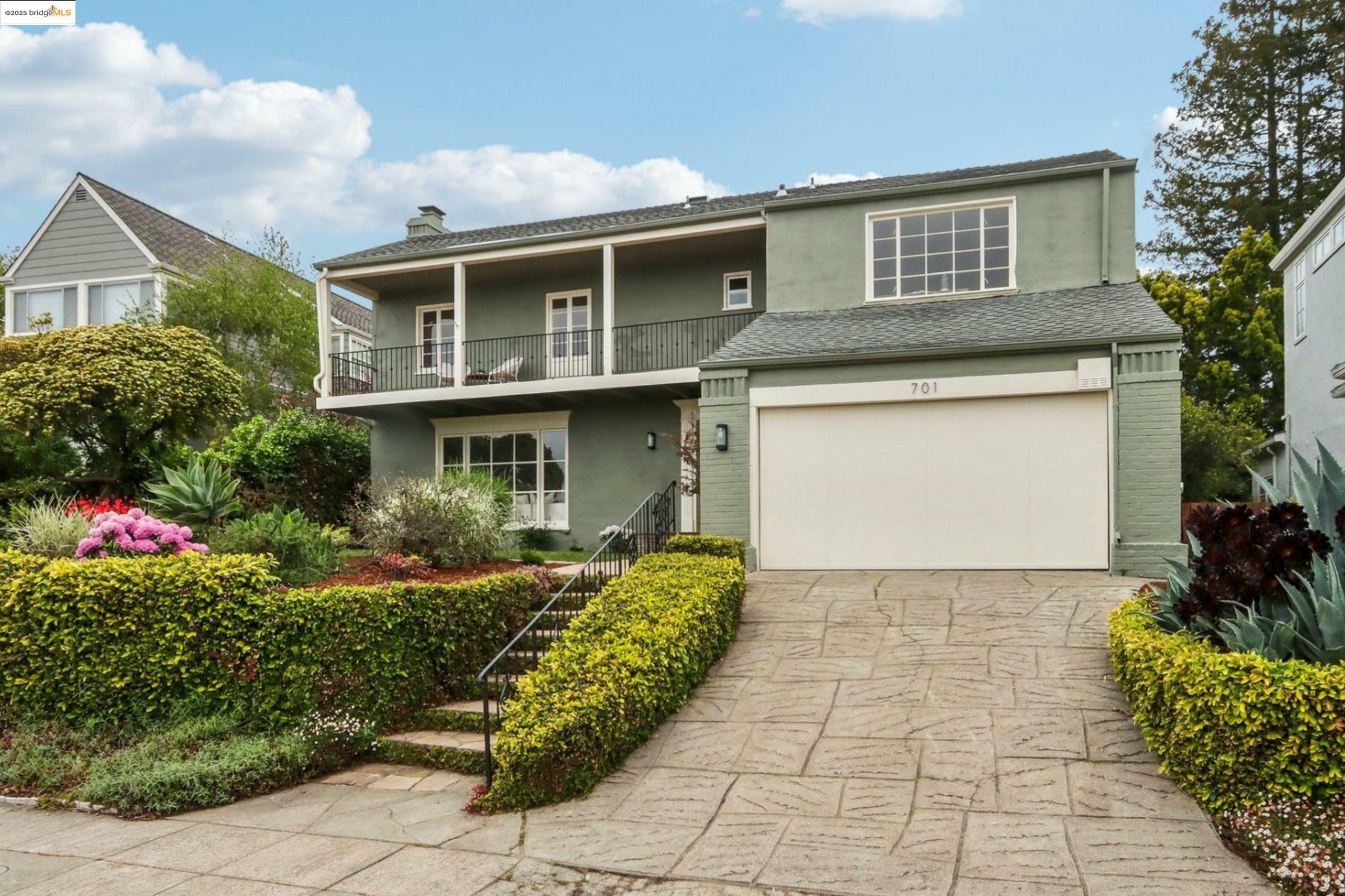 Property Photo: 701 Blair Ave CA 94611