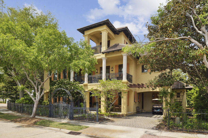 Property Photo: 30 Place De La Fontaine FL 32550