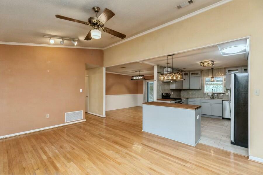 Property Photo: 1101 A Palm Boulevard FL 32578