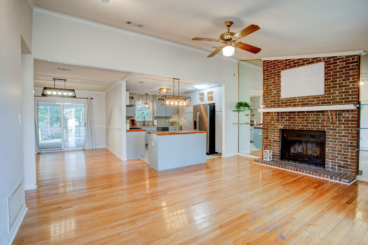 Property Photo:  1101 A Palm Boulevard  FL 32578 