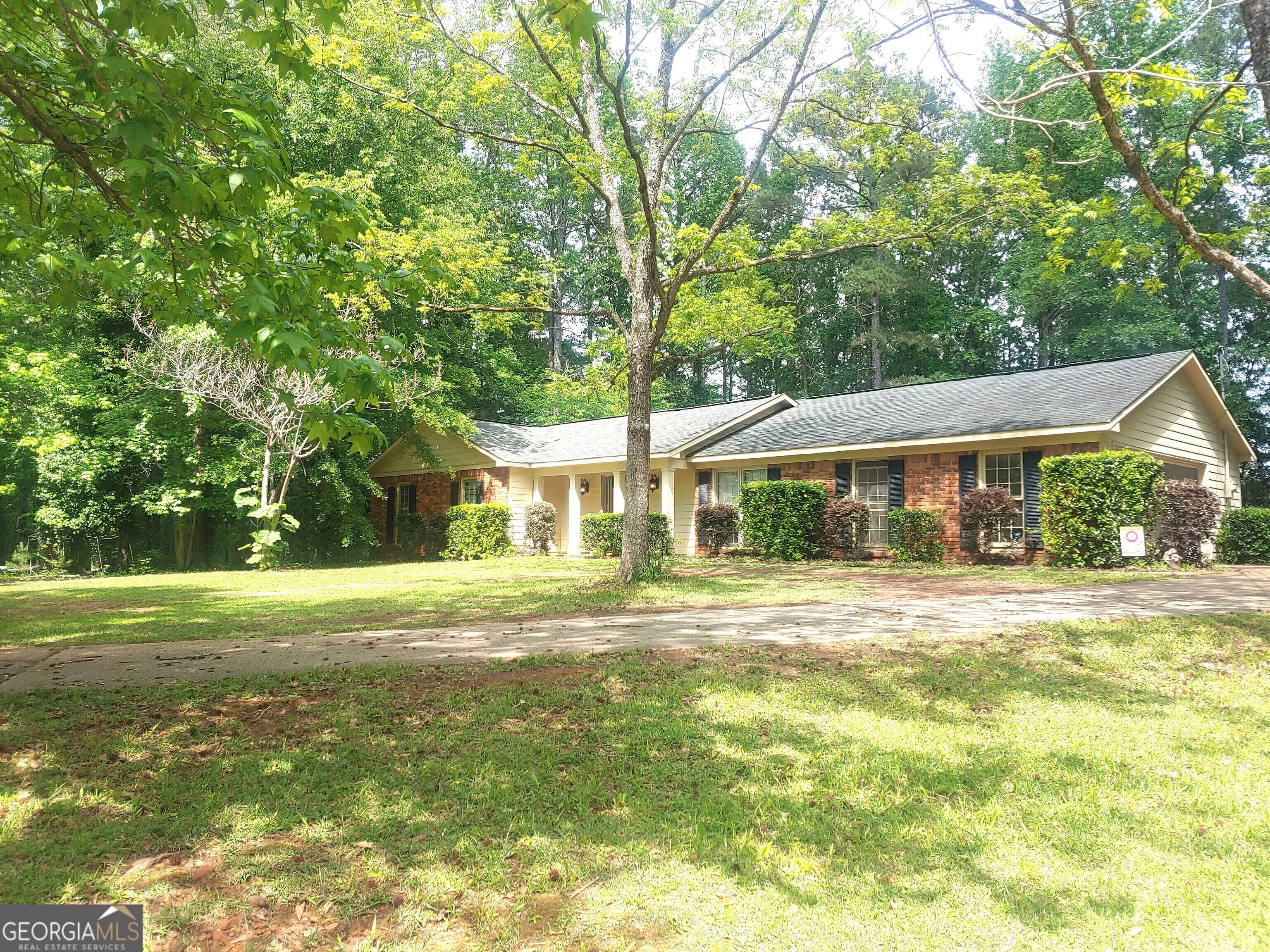 Property Photo: 108 Cedar Creek Court GA 30240