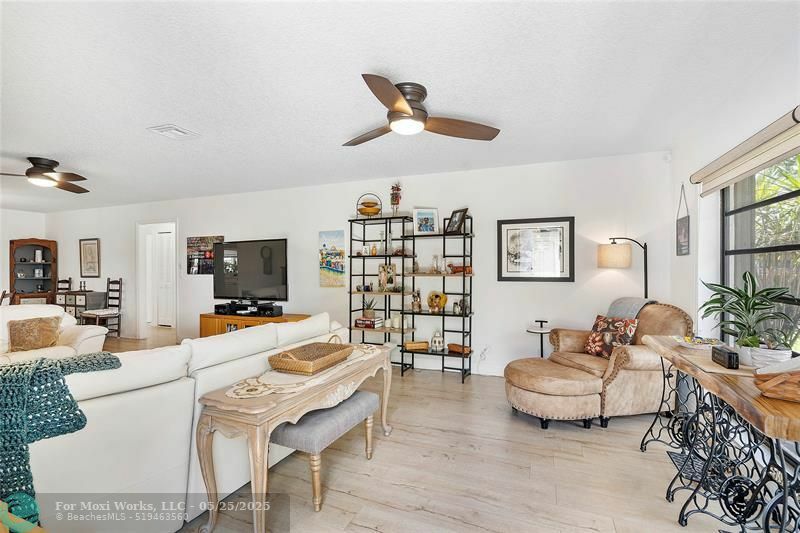 Property Photo: 4872 Hawkwood Rd B FL 33436