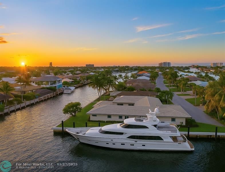 Property Photo:  5201 NE 33rd Avenue  FL 33308 