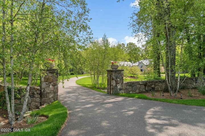 Property Photo:  79 Richmond Hill Road  CT 06831 