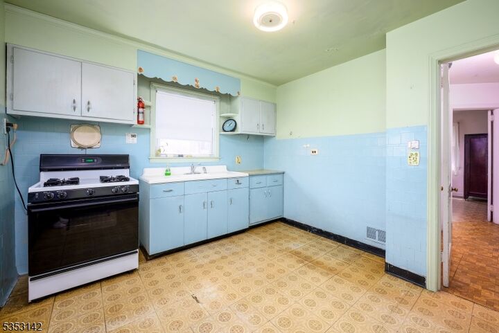 Property Photo:  1412 E 2nd St  NJ 07062