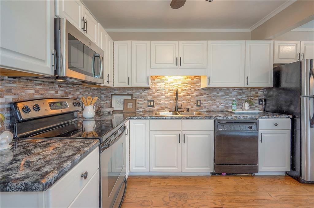 Property Photo:  8606 Summit Street  MO 64114 