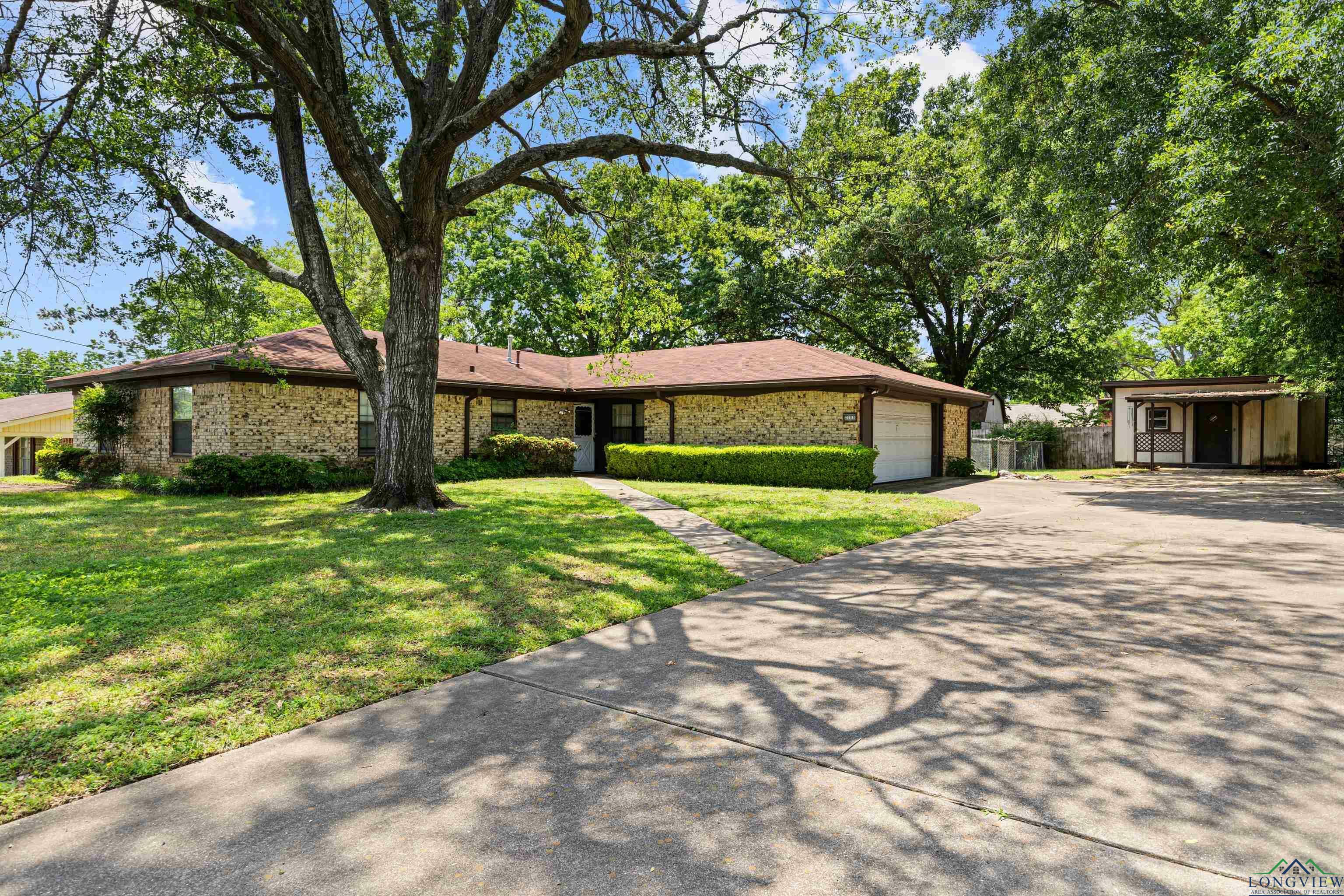 Property Photo: 2803 Amberwood Drive TX 75605