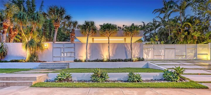 1658 Hawthorne Street  Sarasota FL 34239 photo