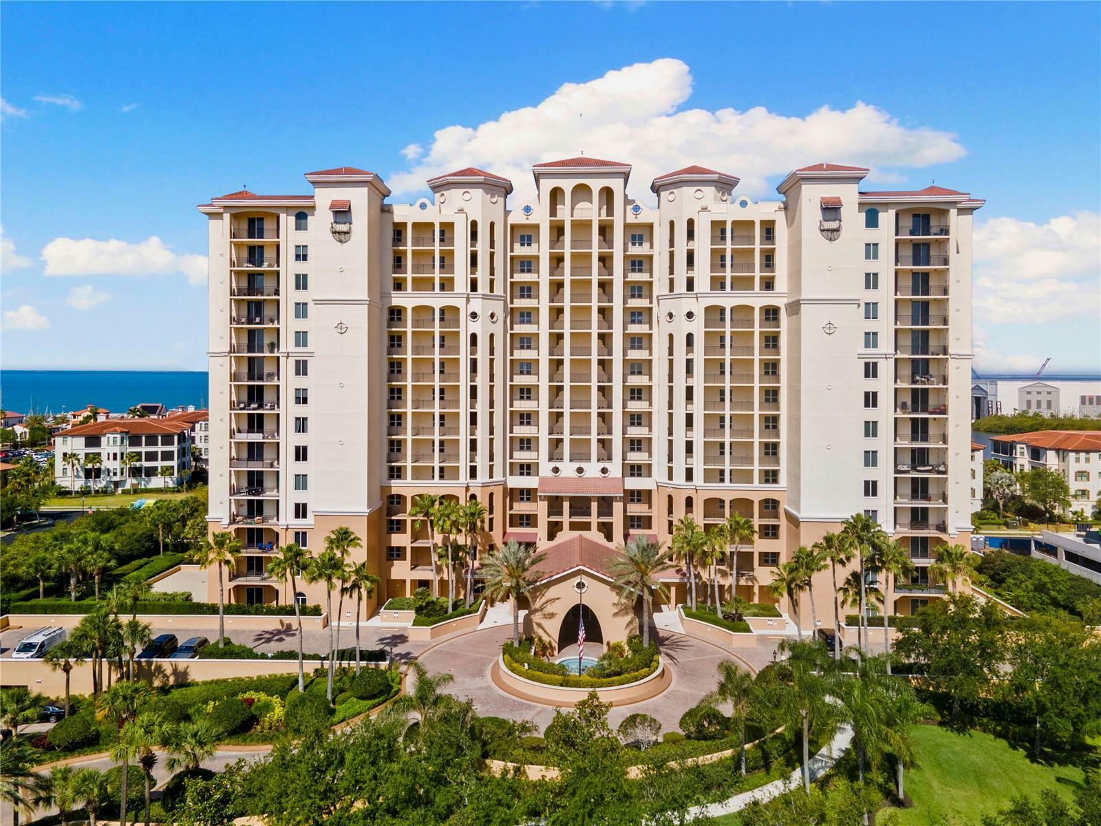 Property Photo: 5823 Bowen Daniel Drive 906 FL 33616