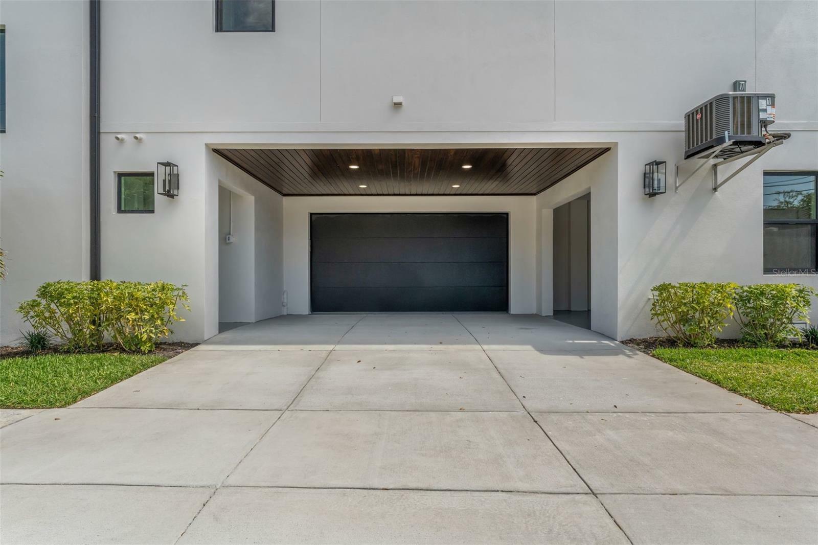 Property Photo: 500 E Davis Boulevard FL 33606