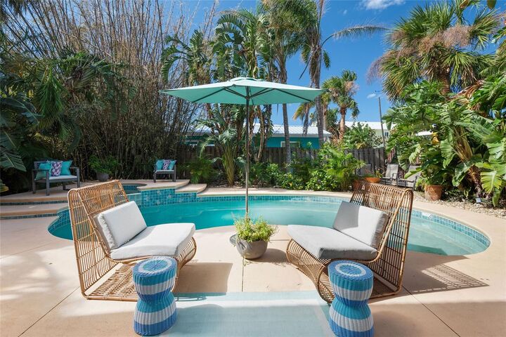 Property Photo: 1422 N Atlantic Avenue FL 32169