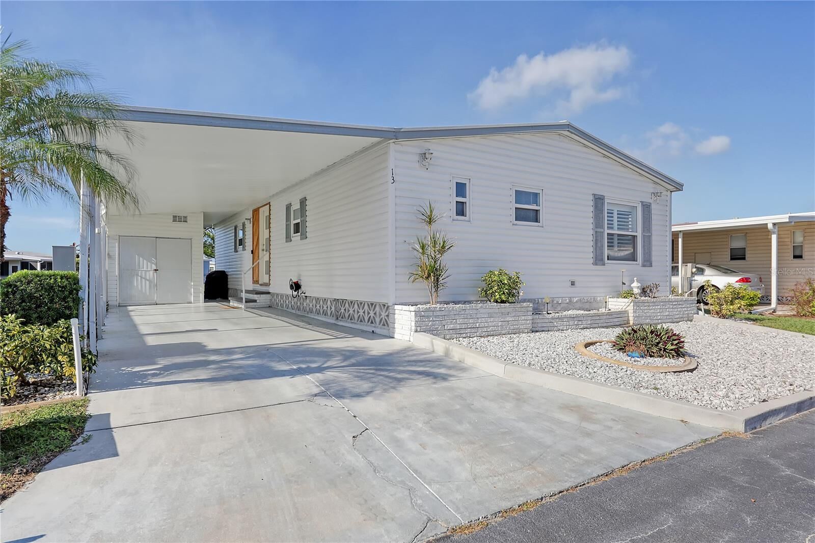 Property Photo: 13 N Buena Vista Avenue FL 34223