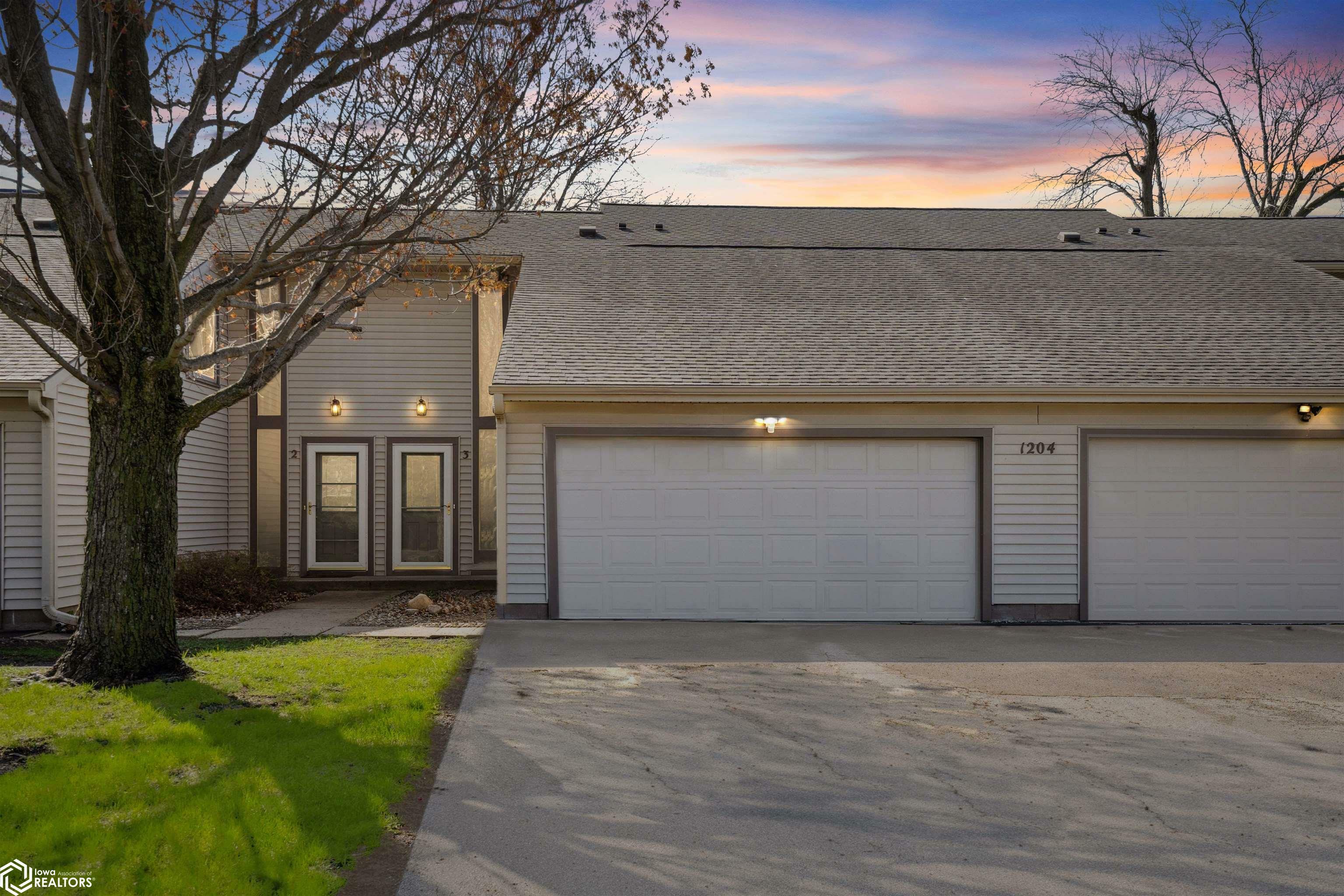 Property Photo: 1204 (Unit 3) S 12th Street 3 IA 50158