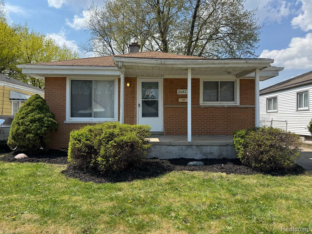24933 Grove Avenue  Eastpointe MI 48021 1073 photo