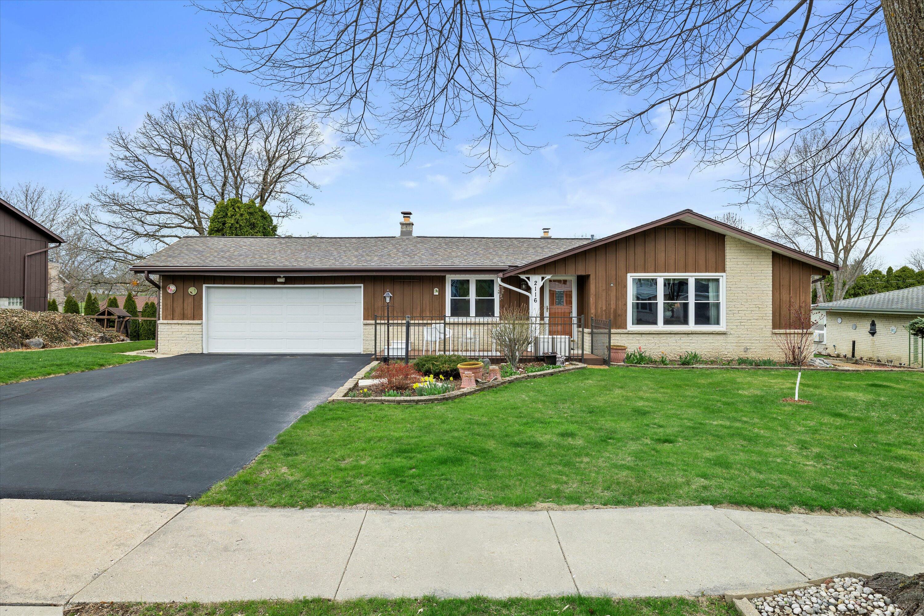 2116 Melody Ln  Waukesha WI 53186 photo