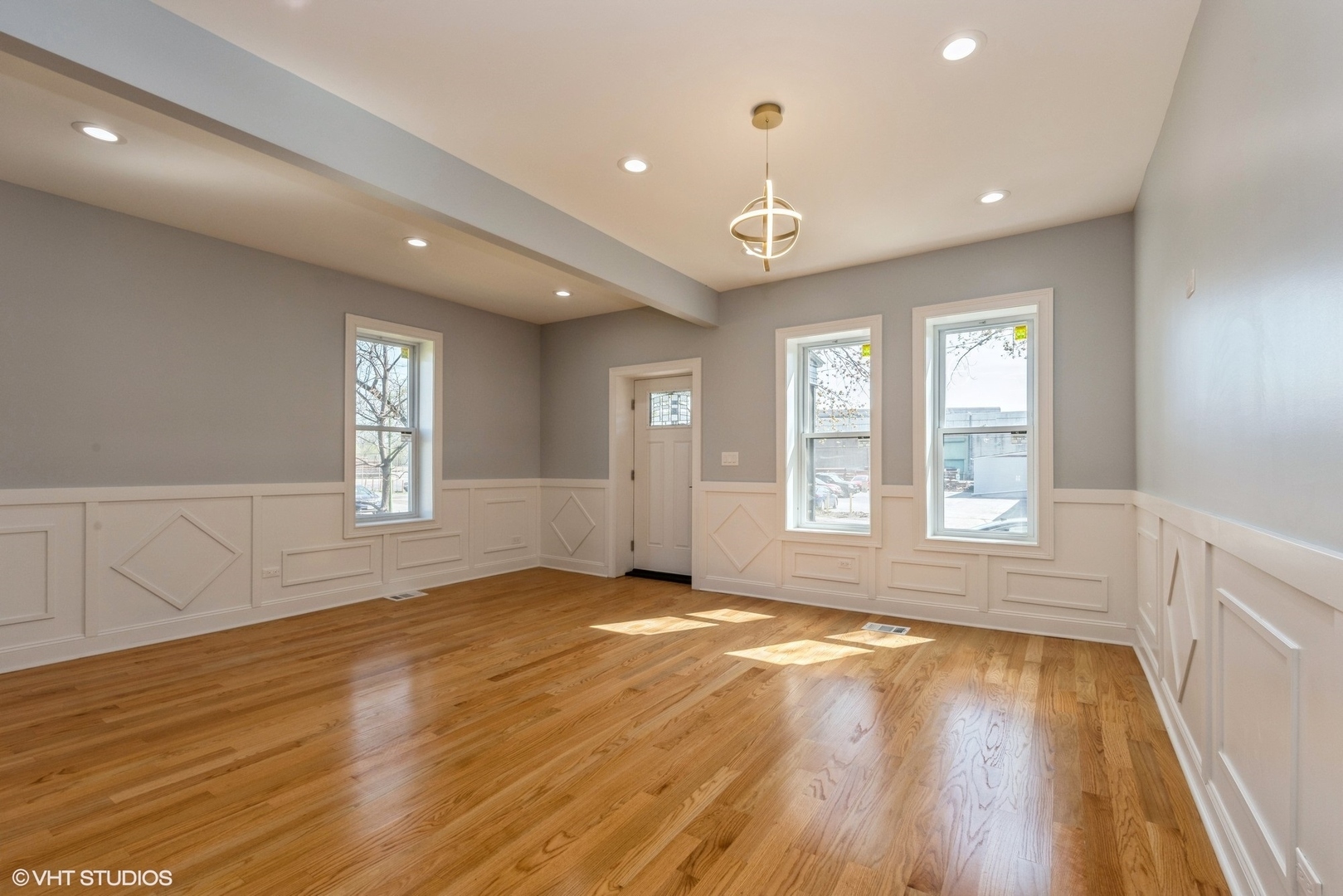 Property Photo: 9124 S Avalon Avenue IL 60619