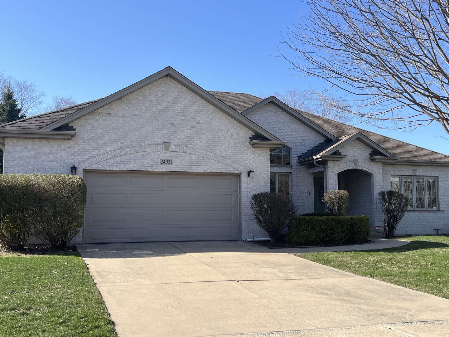 Property Photo: 24931 Thornberry Drive IL 60544