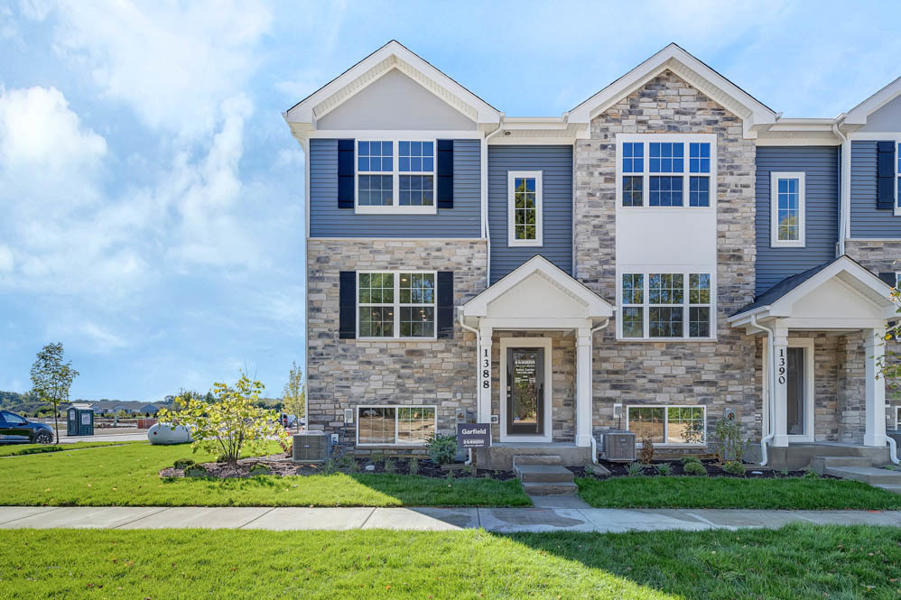 Property Photo: 305 Foxglove Drive IL 60103