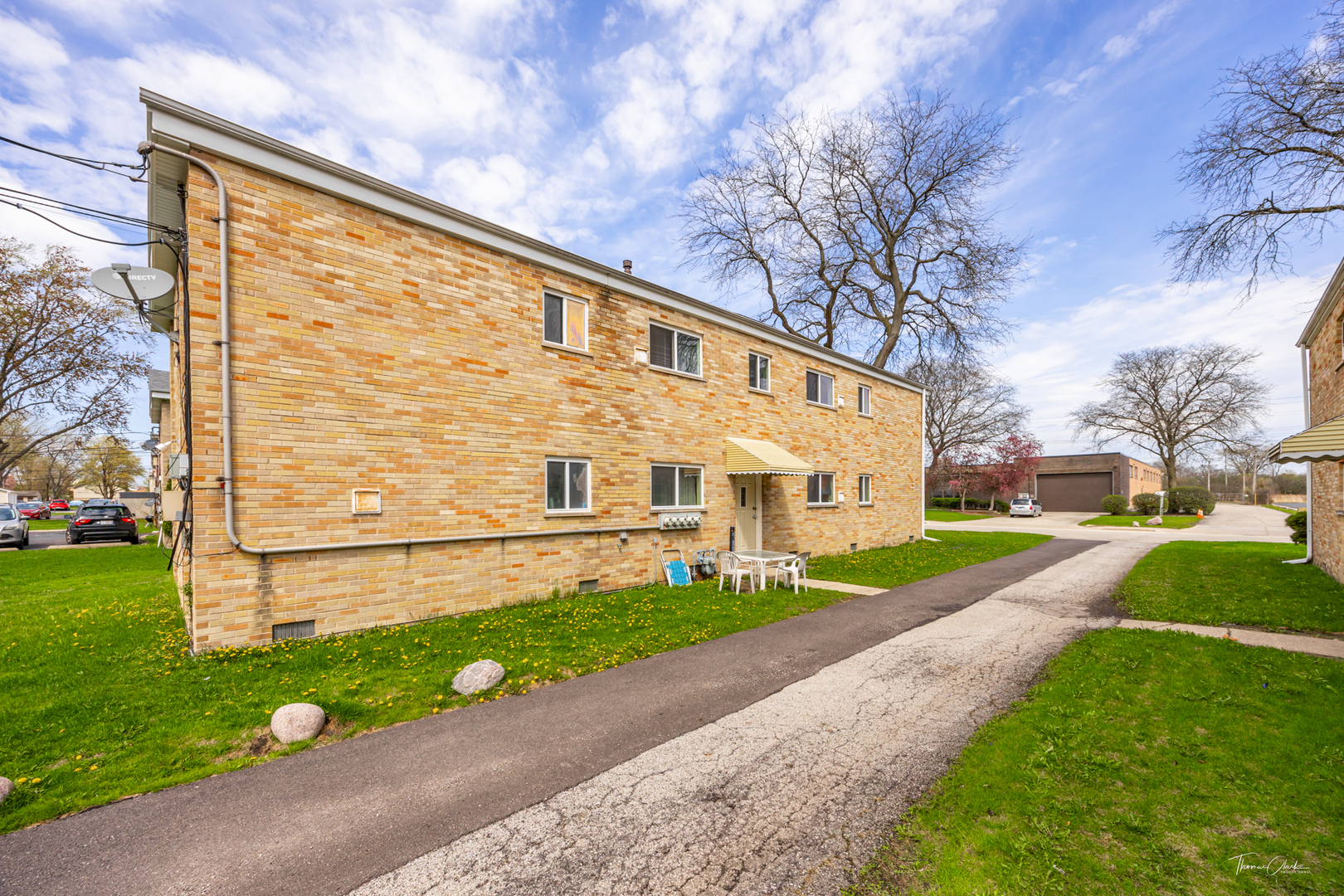 Property Photo: 410 N 3rd Avenue 3 IL 60016