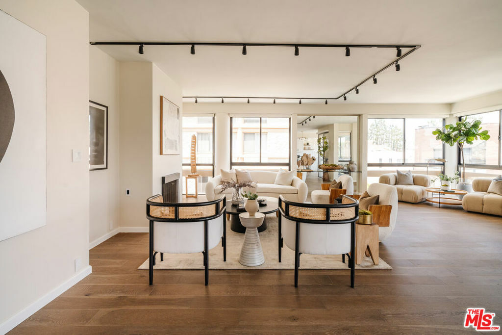 318 N Maple Drive 408  Beverly Hills CA 90210 photo