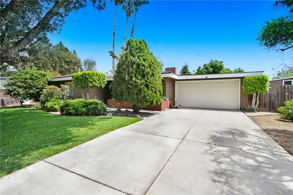 Property Photo: 1712 Central Avenue CA 92831