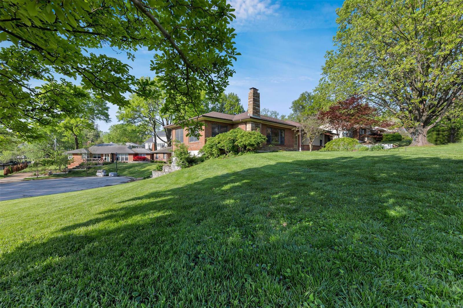 Property Photo: 8800 Delmar Boulevard MO 63124