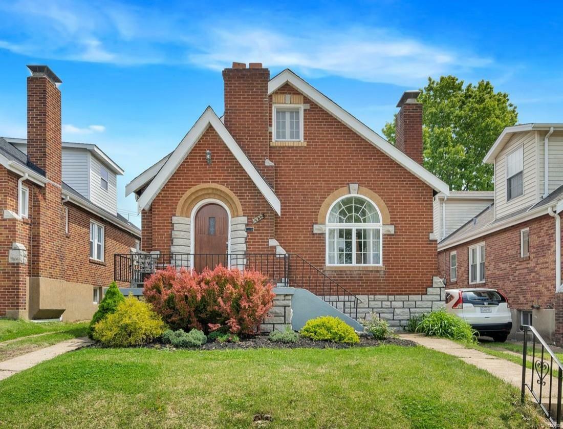 Property Photo: 6932 Hillsland Avenue MO 63109