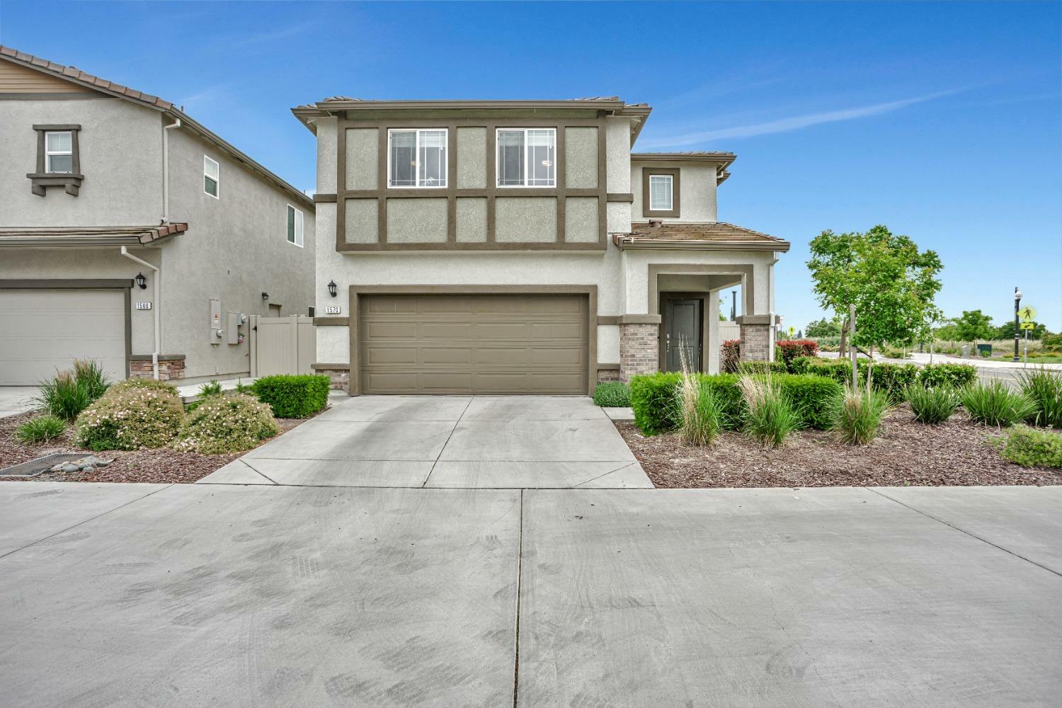 Property Photo: 1570 Bridgegate Way CA 95834