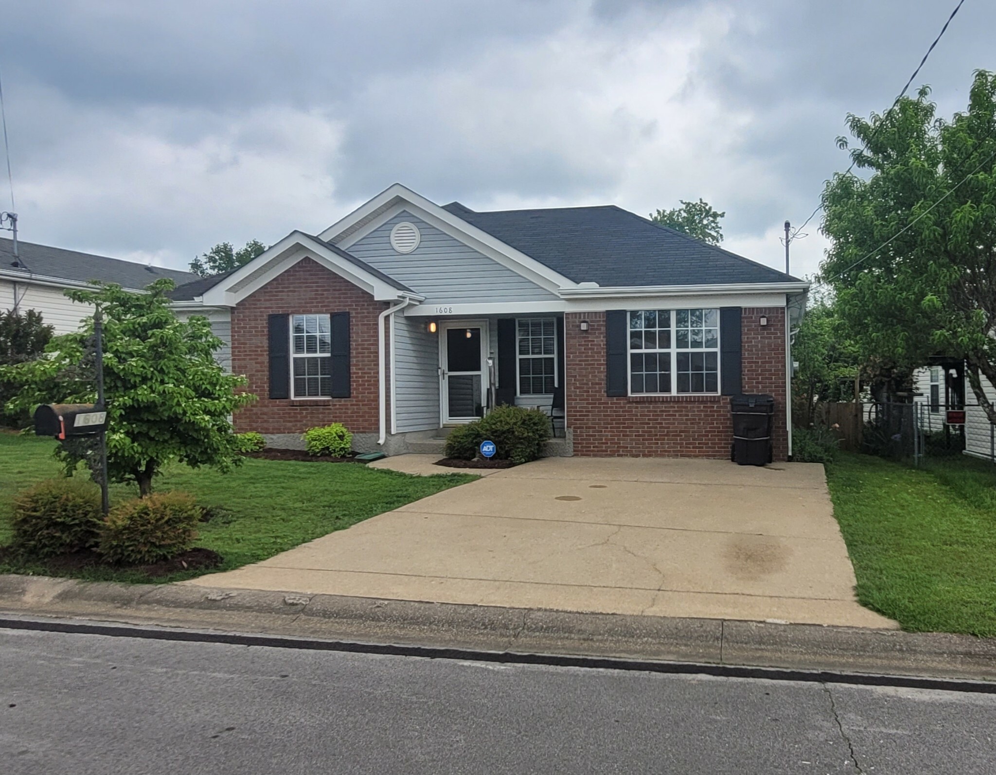 Property Photo:  1608 Wynnhaven Ct  TN 37115 