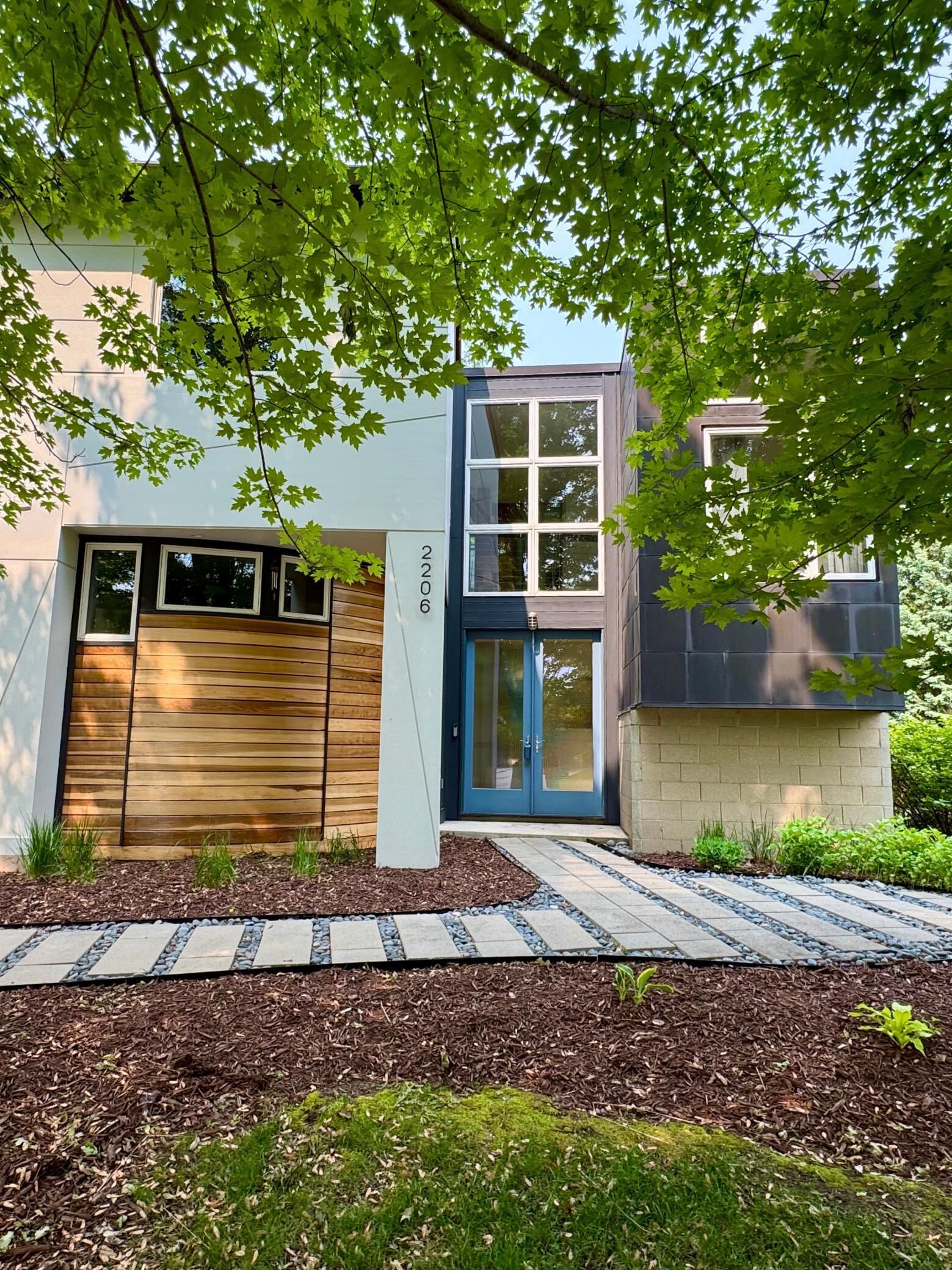 Property Photo:  2206 Grant Court  MN 55057 