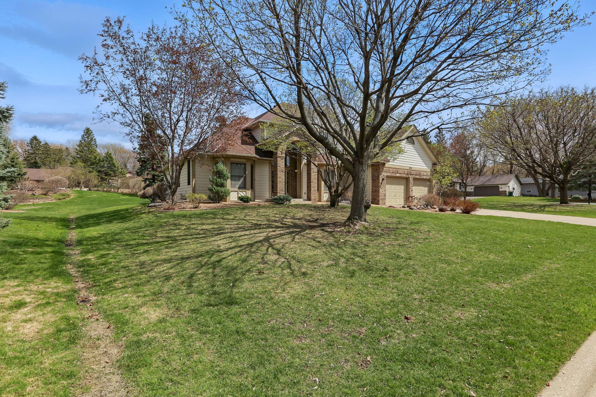 Property Photo: 1570 Park Circle MN 55118