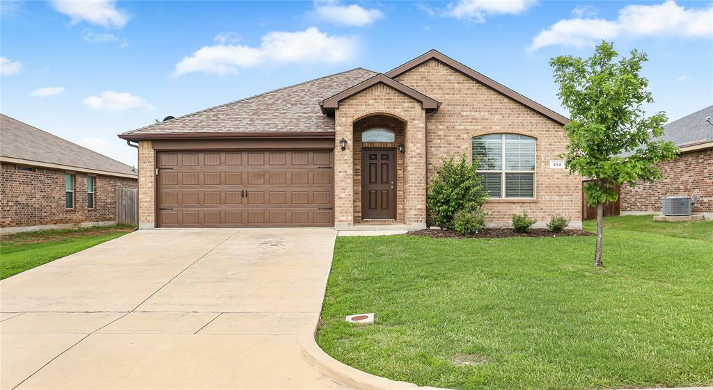 Property Photo: 212 Meadowlands Drive TX 76259