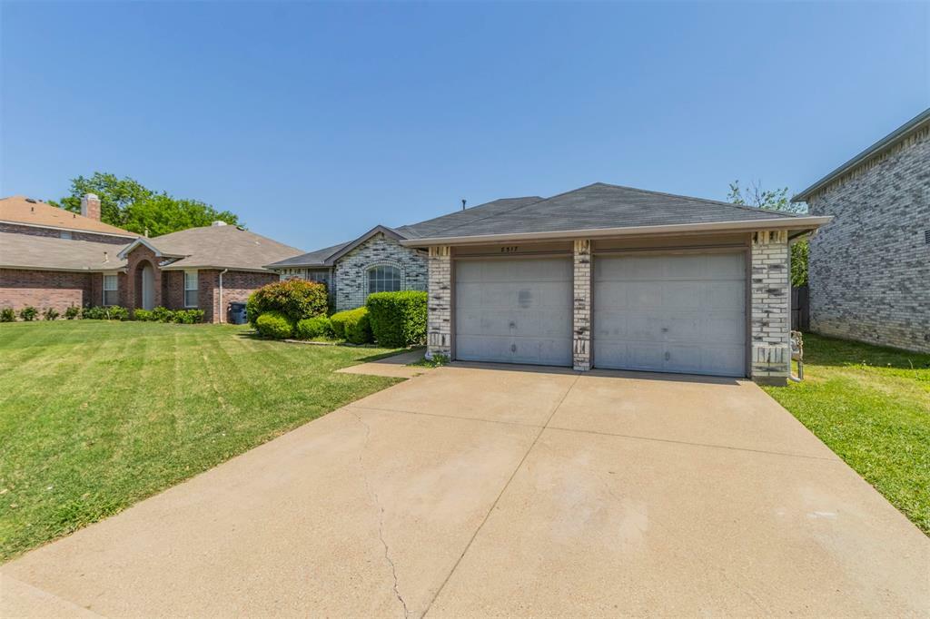 Property Photo: 8517 Rain Forest Lane TX 76123