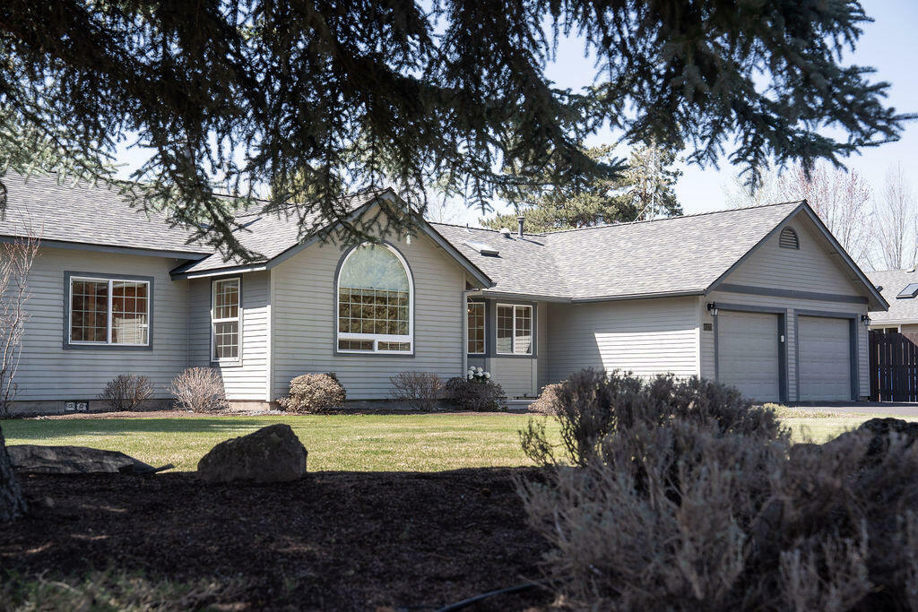 Property Photo: 61275 Victory Loop OR 97702