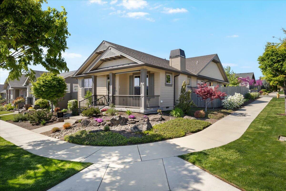 Property Photo: 3871 Sunleaf Avenue OR 97504