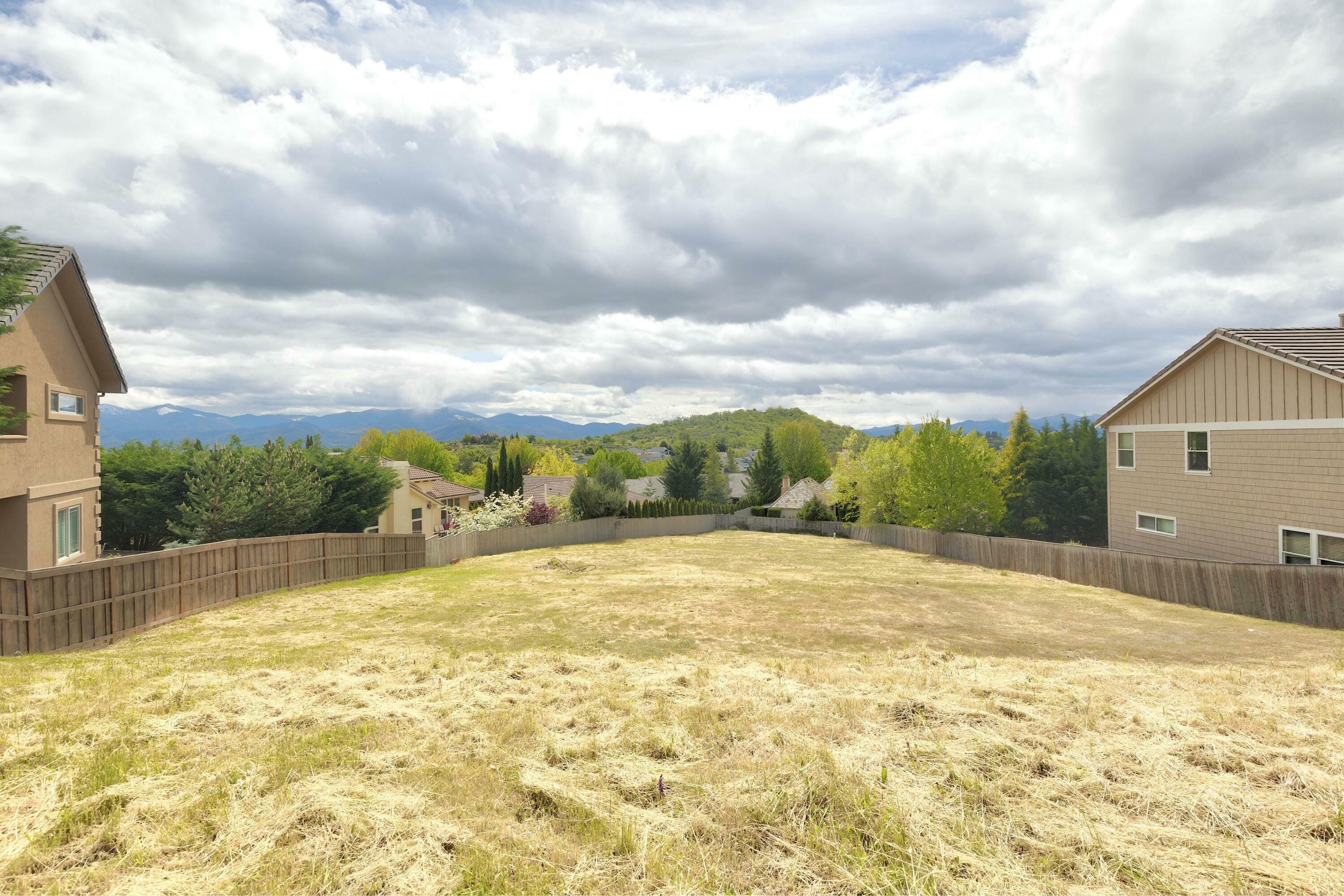 Property Photo: 5633 Fallbrook Lane OR 97504