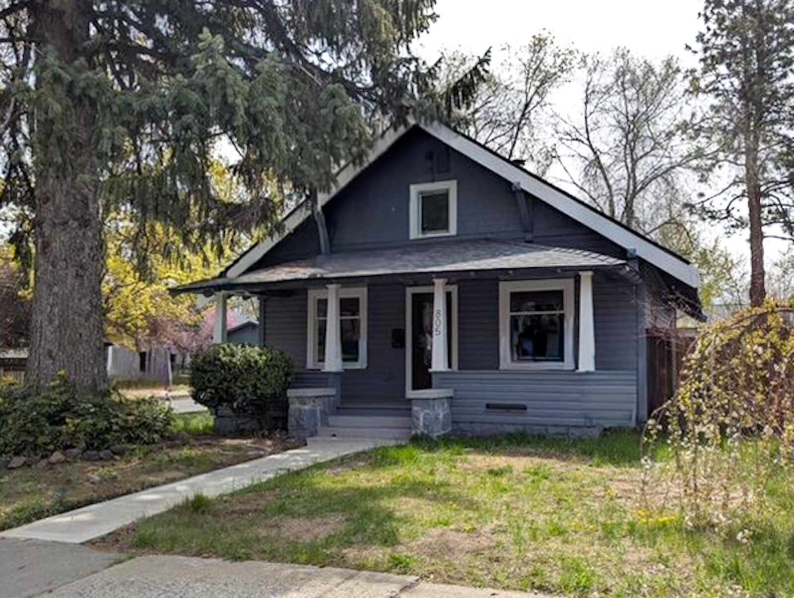 Property Photo:  805 NW Georgia Avenue  OR 97703 