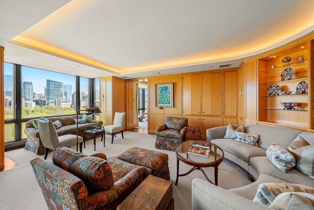 Property Photo:  2 Commonwealth Ave 14B  MA 02116 