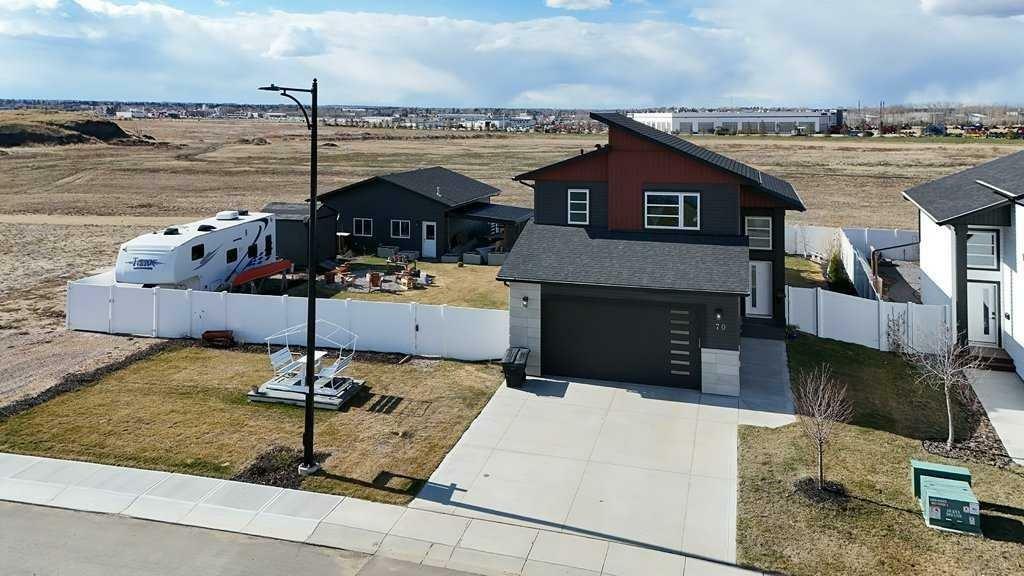 70 Parlby Crescent  Lacombe AB T4L 0J9 photo