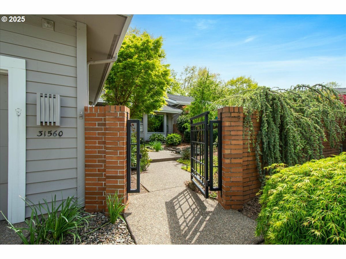 Property Photo:  31560 SW Arbor Glen Loop  OR 97070 