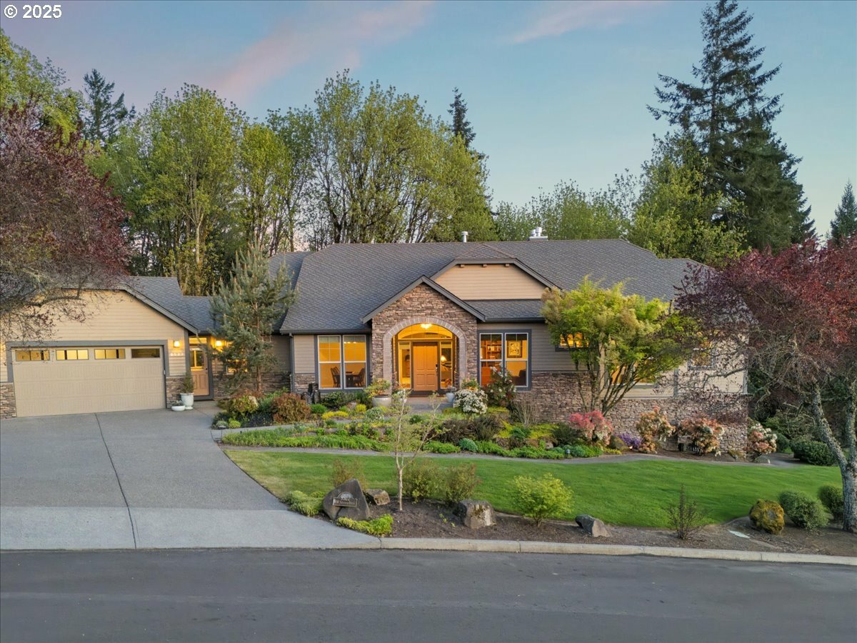 Property Photo: 9522 NW Skyview Dr OR 97231