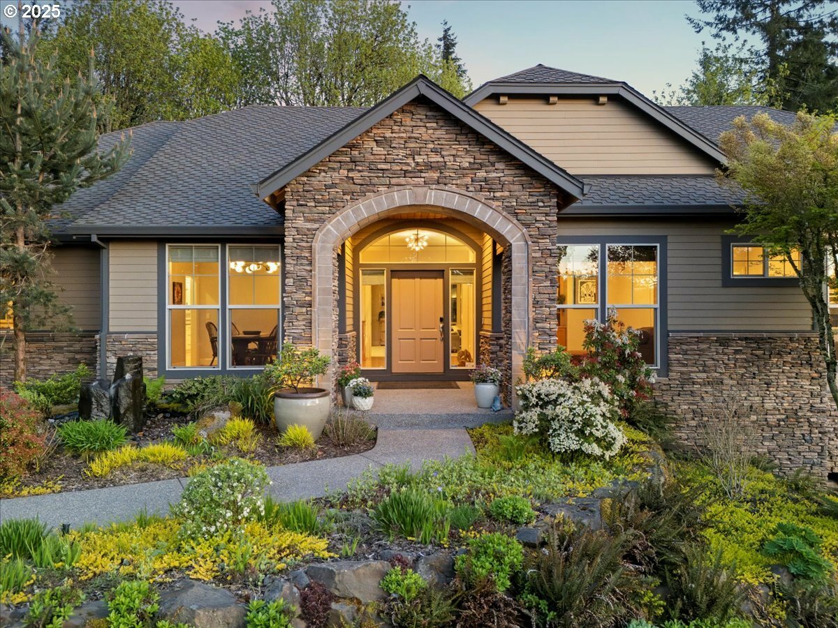 Property Photo: 9522 NW Skyview Dr OR 97231