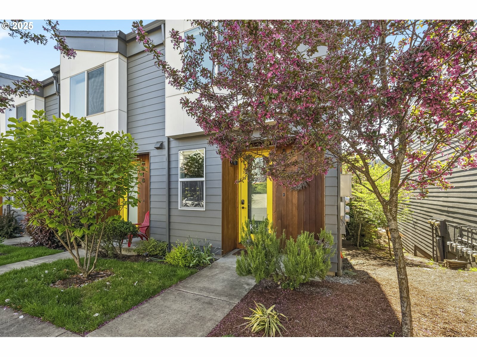Property Photo: 8622 N Edison St OR 97203