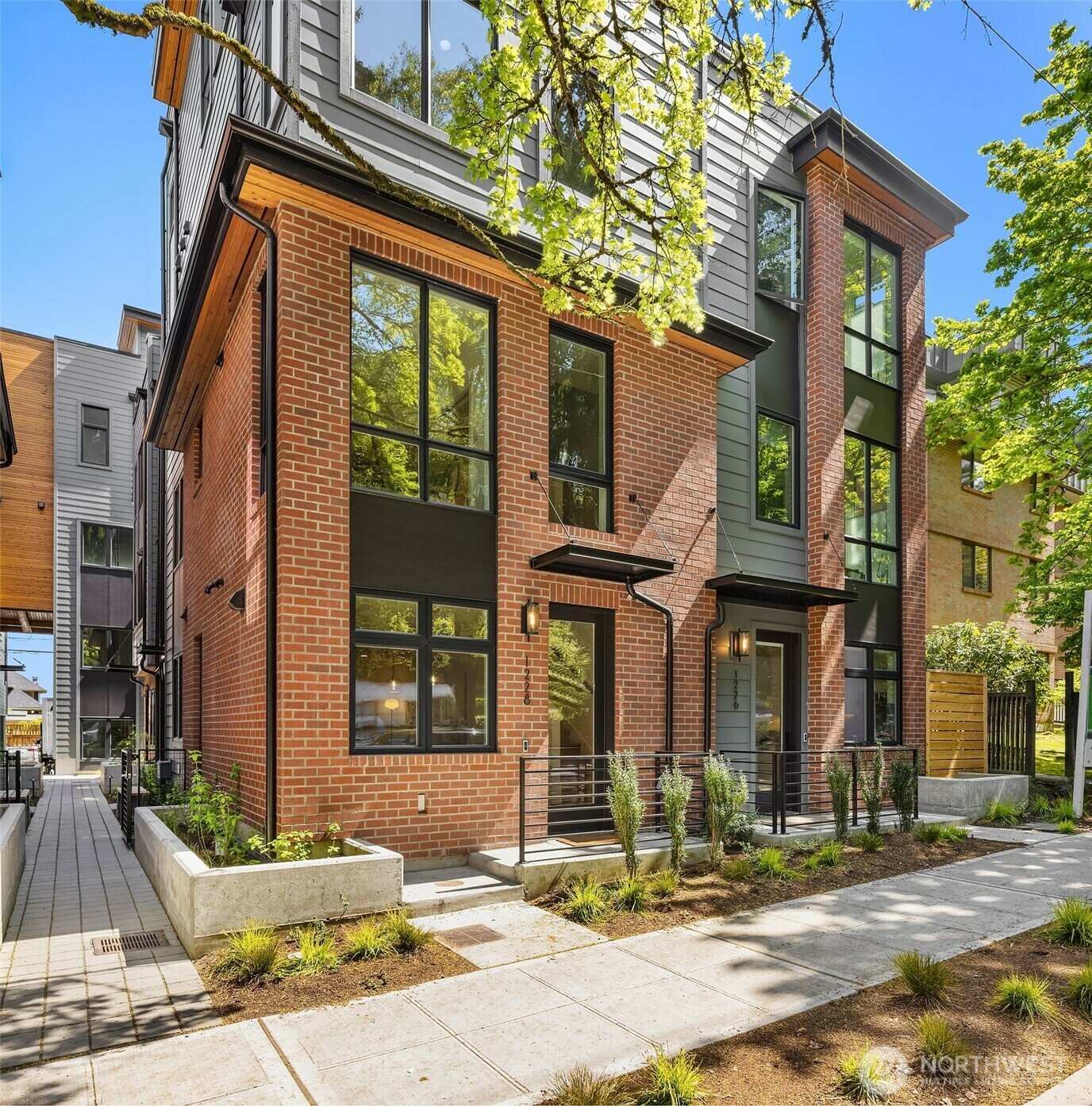 Property Photo: 1228 15th Avenue E 5 WA 98112