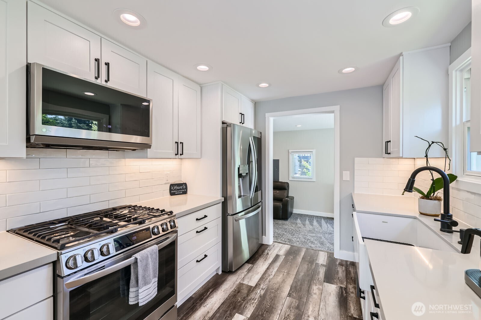Property Photo: 16747 8th Avenue NE WA 98155