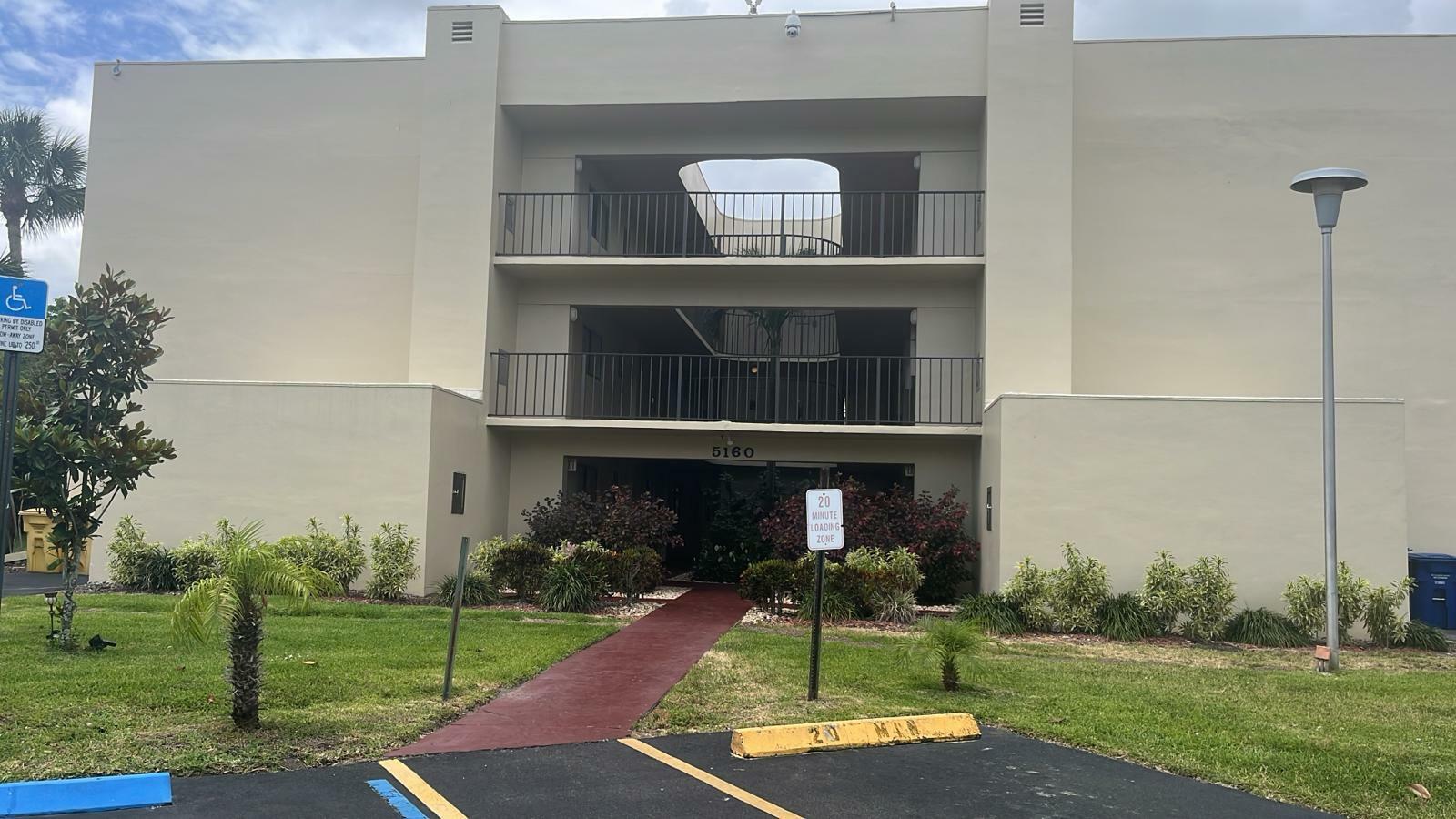 Property Photo: 5160 Las Verdes Circle 222 FL 33484