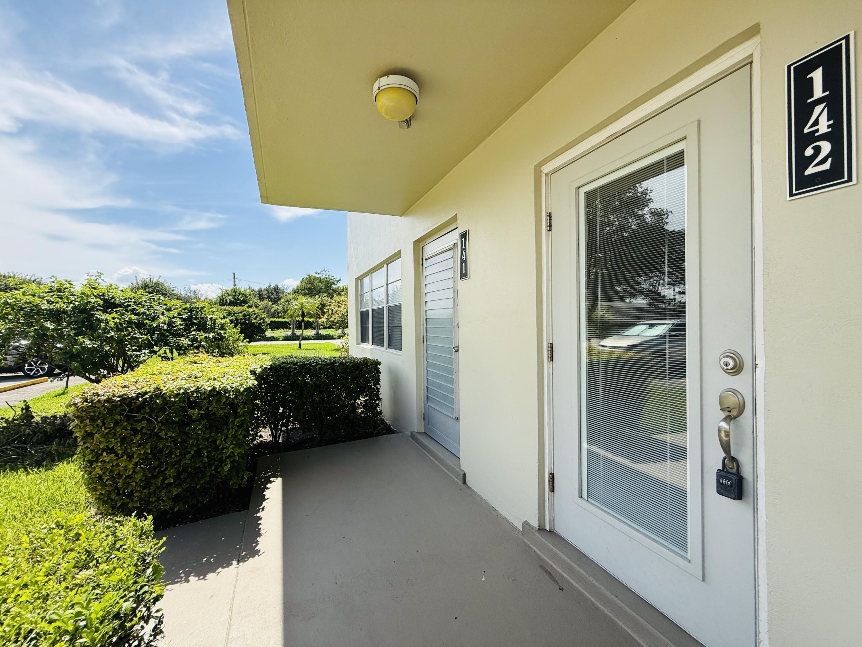 Property Photo: 142 Sussex H FL 33417